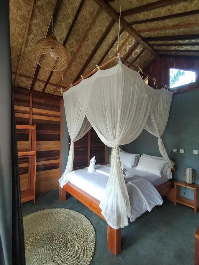 The Geckos Homestay Келимуту Екстериор снимка