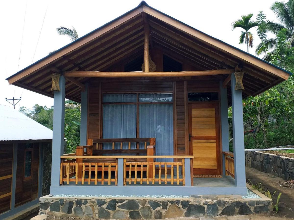 The Geckos Homestay Келимуту Екстериор снимка