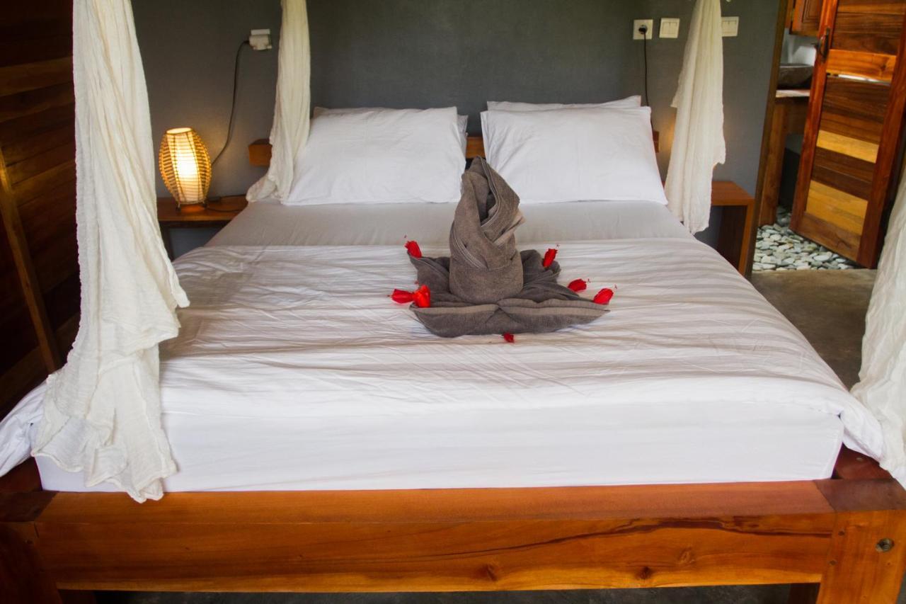 The Geckos Homestay Келимуту Екстериор снимка
