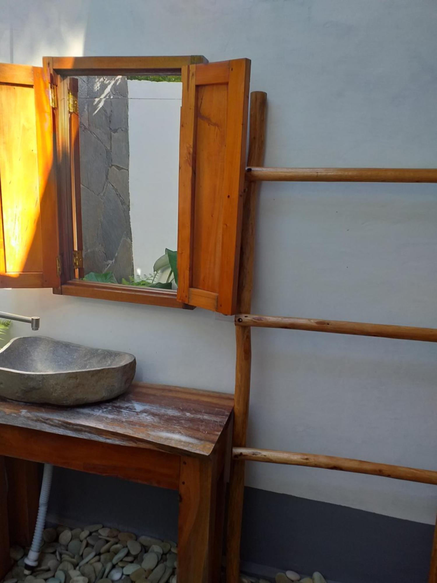 The Geckos Homestay Келимуту Стая снимка